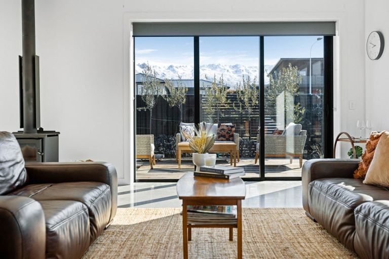 Photo of property in 38 Stratford Drive, Mount Pisa, Cromwell, 9383