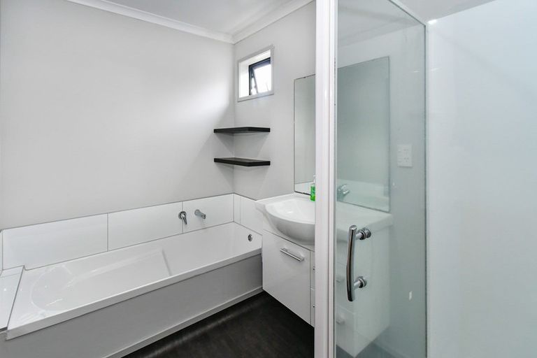 Photo of property in 4 Kuparu Street, Weymouth, Auckland, 2103