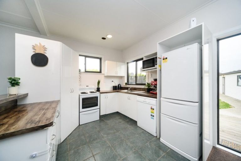 Photo of property in 15 Suzanne Grove, Kelvin Grove, Palmerston North, 4414
