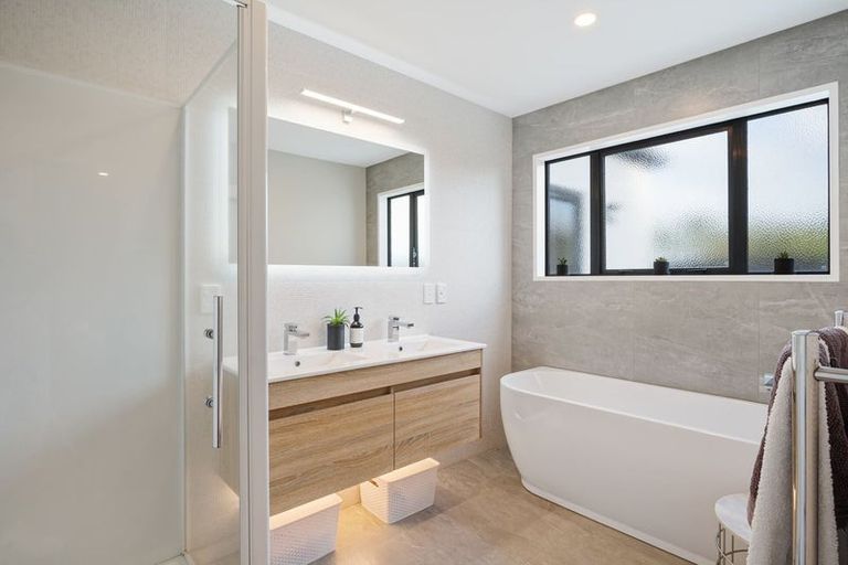 Photo of property in 3 Fieldmoor Place, Parklands, Christchurch, 8083