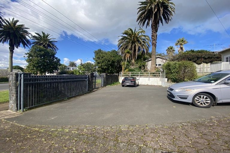 Photo of property in 18 Wheturangi Road, Greenlane, Auckland, 1051
