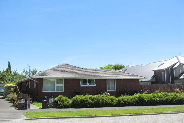 Photo of property in 2/4 Trist Place, Edgeware, Christchurch, 8013