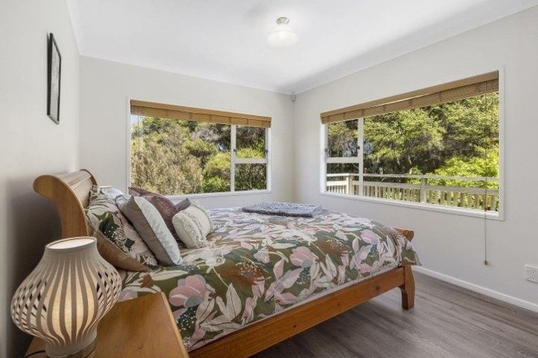 Photo of property in 2 Corlett Road, Plimmerton, Porirua, 5026