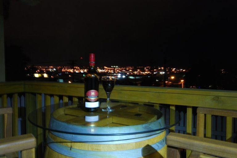 Photo of property in 1/10 Anne Road, Hillcrest, Auckland, 0627