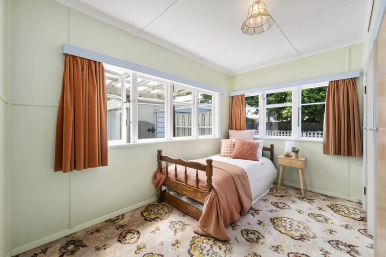 Photo of property in 188 Breaker Bay Road, Breaker Bay, Wellington, 6022