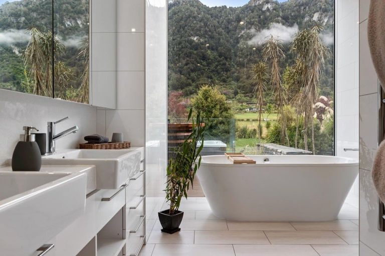 Photo of property in 46 Tui Drive, Mount Creighton, Queenstown, 9371