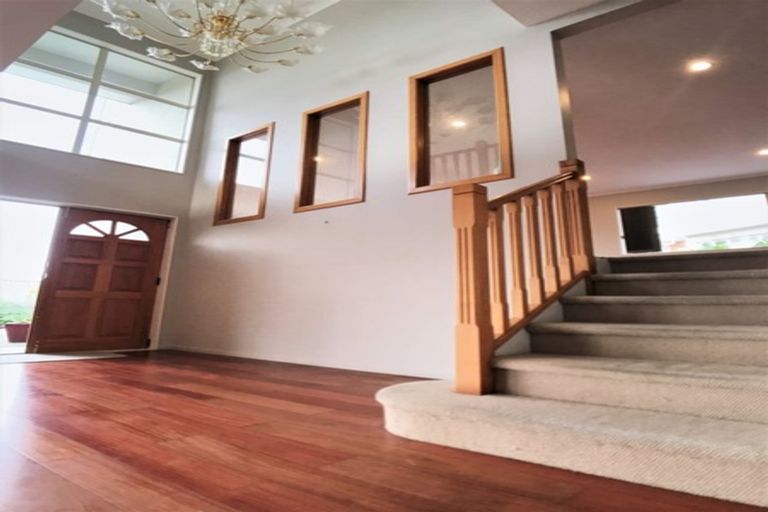 Photo of property in 16 Mcfetridge Place, Hillcrest, Auckland, 0627