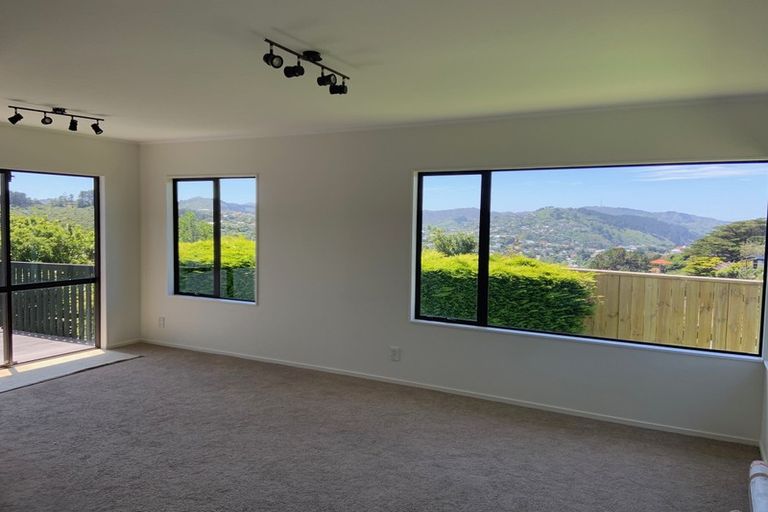 Photo of property in 6 Ashton Fitchett Drive, Brooklyn, Wellington, 6021