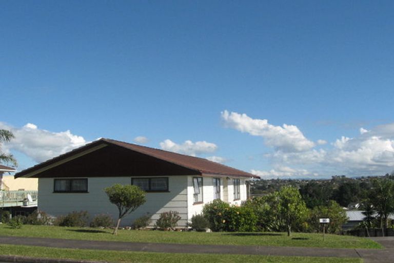 Photo of property in 30 Lewisham Street, Highland Park, Auckland, 2010