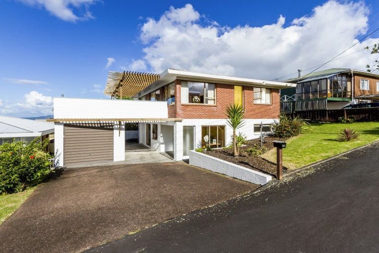 Photo of property in 1/10 Tipau Street, Torbay, Auckland, 0630