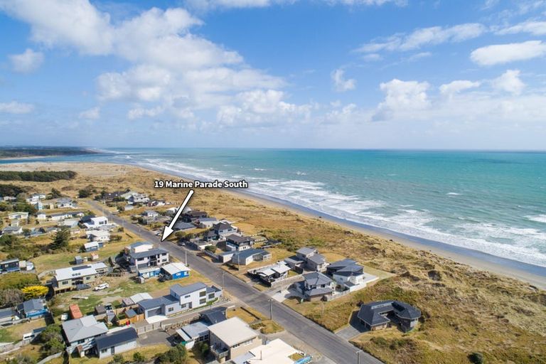 Photo of property in 19 Marine Parade South, Foxton Beach, Foxton, 4815