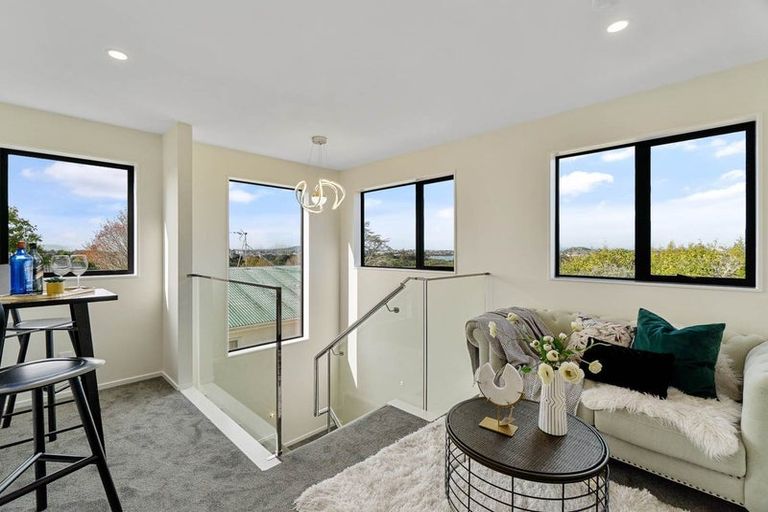 Photo of property in 8b Deuxberry Avenue, Northcote, Auckland, 0627