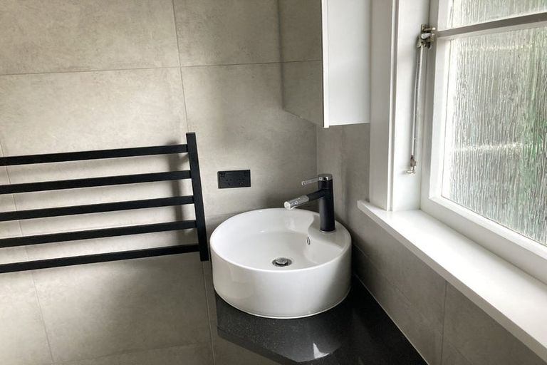 Photo of property in 146 Waikawa Road, Picton, 7220