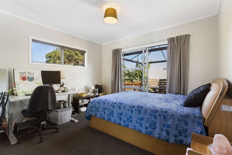 Photo of property in 36 Houston Place, Bayview, Auckland, 0629