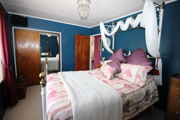 Photo of property in 16 Smith Street, Dannevirke, 4930