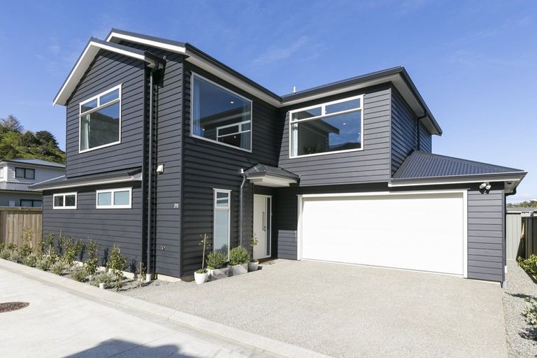 Photo of property in 98 Silverstream Road, Crofton Downs, Wellington, 6035