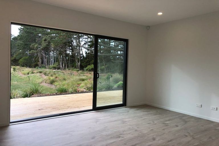 Photo of property in 30 Konoba Avenue, Kumeu, 0810