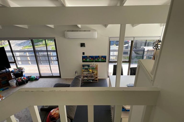 Photo of property in 42 Holyoake Place, Chatswood, Auckland, 0626