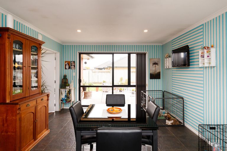 Photo of property in 15 Orlando Way, Kelvin Grove, Palmerston North, 4414