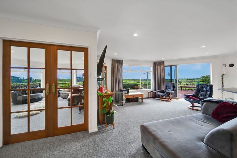 Photo of property in 10 Old Devon Road, Sentry Hill, New Plymouth, 4373