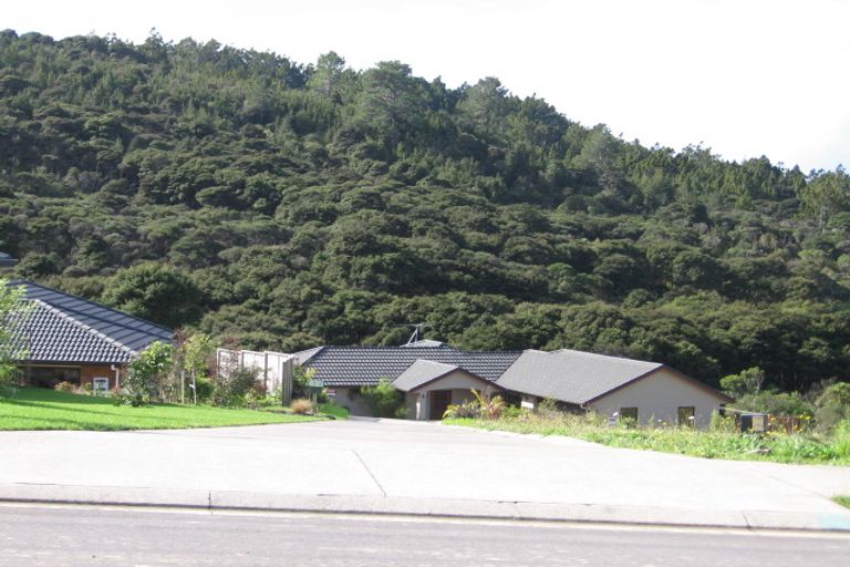 Photo of property in 115 Roberta Crescent, Orewa, 0931