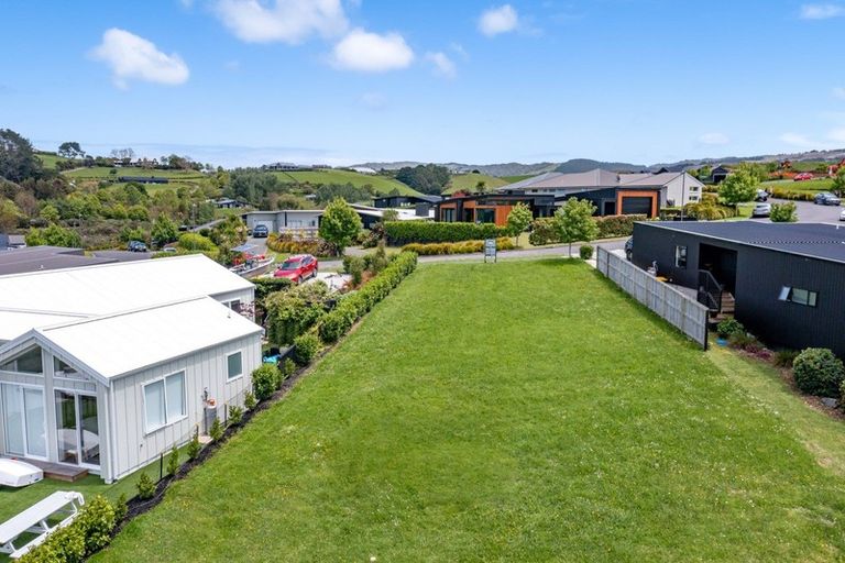 Photo of property in 37 Laly Haddon Place, Matakana, 0985