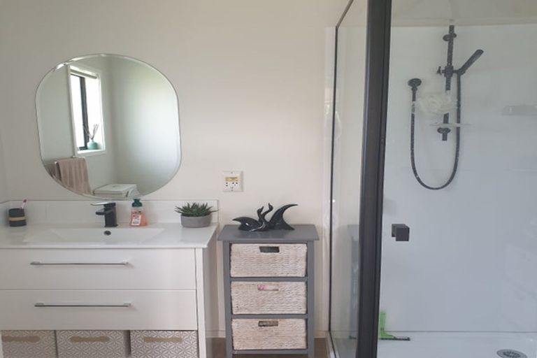 Photo of property in 29b Edgewater Parade, Waiuku, 2123