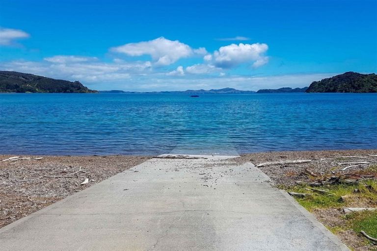 Photo of property in 250 Paroa Bay Road, Russell, 0272