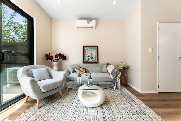 Photo of property in 7 Don Oliver Lane, Glen Eden, 0602