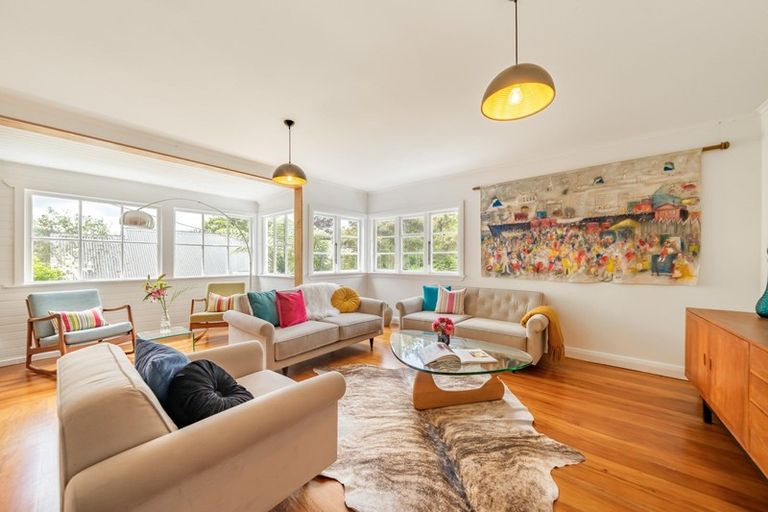 Photo of property in 82 Pinehaven Road, Pinehaven, Upper Hutt, 5019