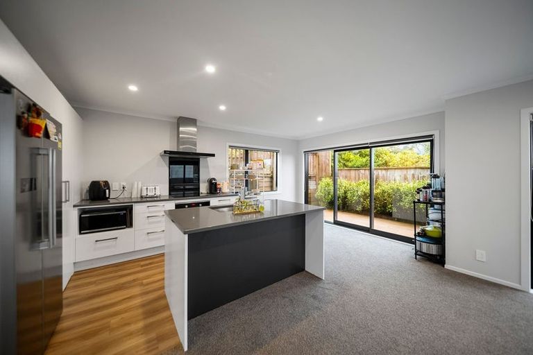 Photo of property in 29b Glanmire Road, Newlands, Wellington, 6037