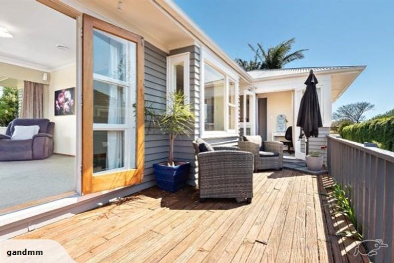 Photo of property in 90 Gloria Avenue, Te Atatu Peninsula, Auckland, 0610