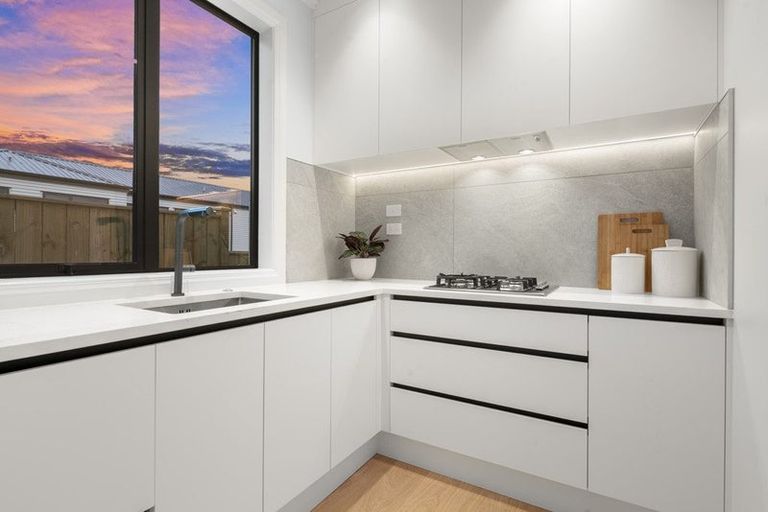 Photo of property in 12 Makumaku Place, Long Bay, Auckland, 0630