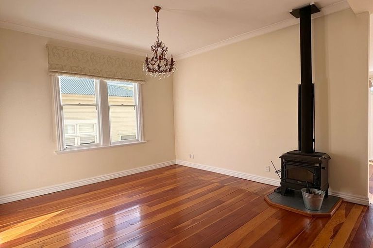 Photo of property in 8 Stirling Street, Berhampore, Wellington, 6023