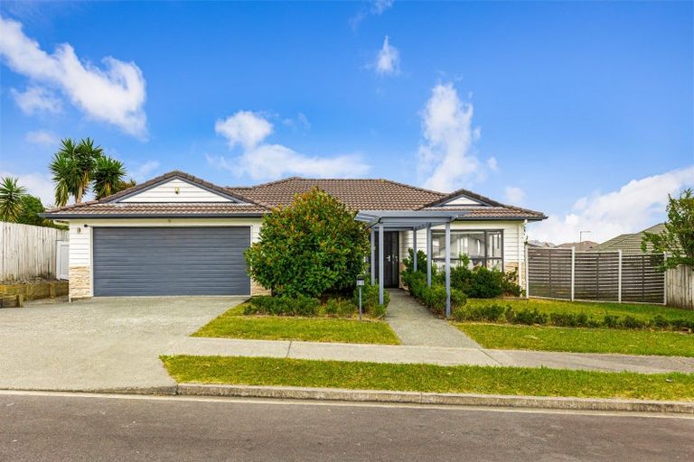 Photo of property in 8 Bonny Crescent, Massey, Auckland, 0614