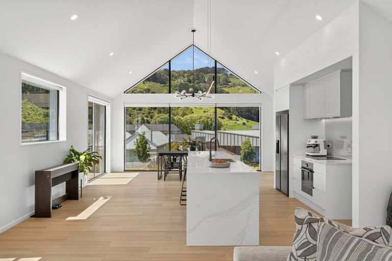 Photo of property in 6 Round Hill Rise, Cracroft, Christchurch, 8022