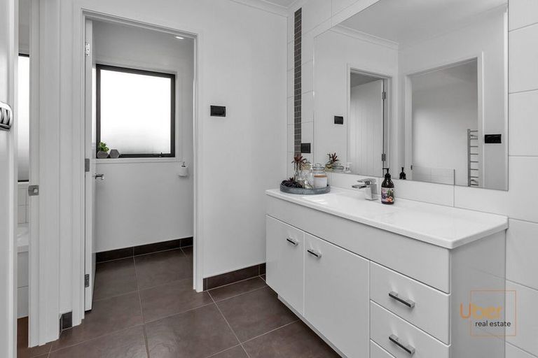 Photo of property in 19 Woodland Road, Maungaturoto, 0588