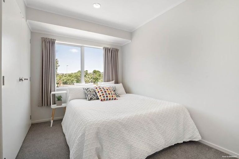 Photo of property in 2/142 Archers Road, Glenfield, Auckland, 0629