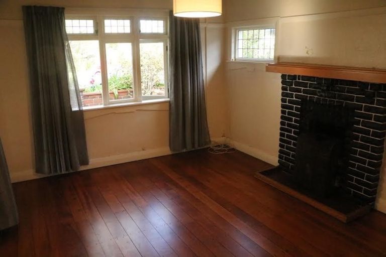 Photo of property in 16 Hinau Street, Eastbourne, Lower Hutt, 5013