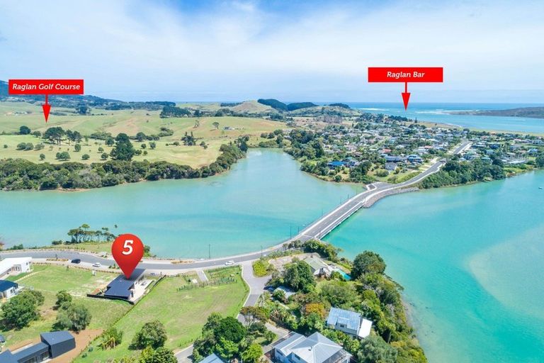 Photo of property in 5 Rangitahi Road, Raglan, 3225