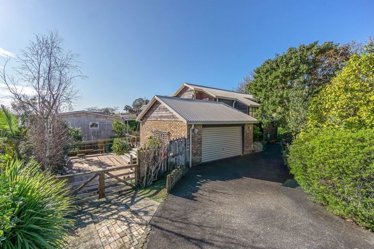 Photo of property in 1 Tiri View Place, Waiake, Auckland, 0630
