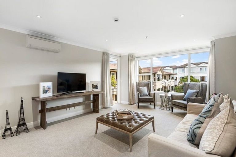 Photo of property in 98b/30 Ambassador Glade, Orewa, 0931