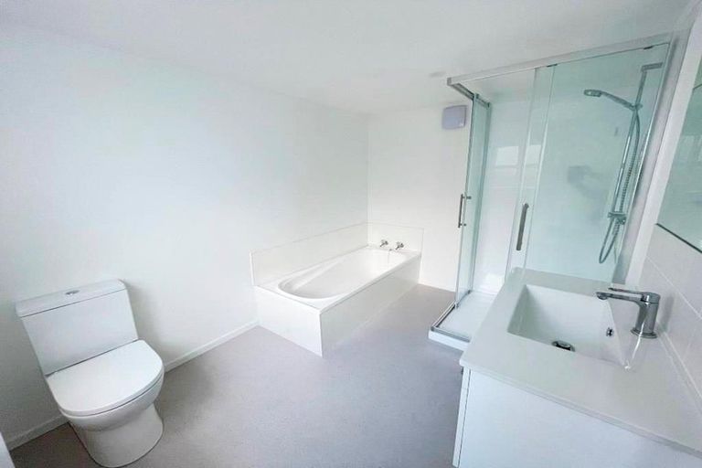 Photo of property in 1/5 Folkestone Street, Murrays Bay, Auckland, 0630