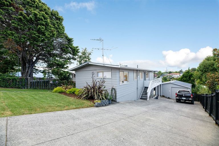 Photo of property in 100 Awaroa Road, Sunnyvale, Auckland, 0612