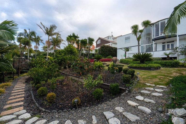 Photo of property in 27 Palmer Crescent, Mission Bay, Auckland, 1071