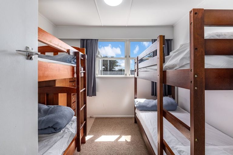 Photo of property in 4 Rangihiroa Street, Waikanae Beach, Waikanae, 5036