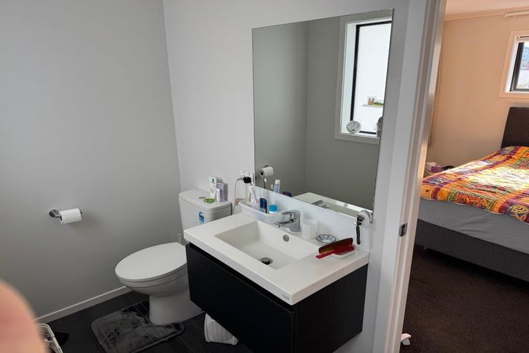 Photo of property in 91c Whites Line East, Waiwhetu, Lower Hutt, 5010