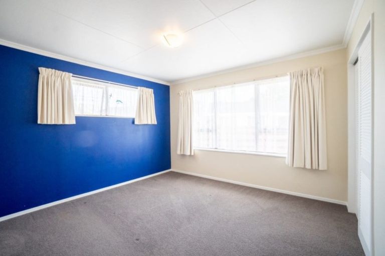 Photo of property in 37 Humphries Place, Awapuni, Palmerston North, 4412