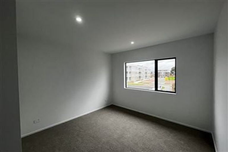 Photo of property in 39 Eileen Newey Place, Henderson, Auckland, 0612
