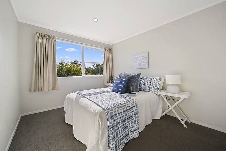 Photo of property in 72 Walworth Avenue, Pakuranga Heights, Auckland, 2010